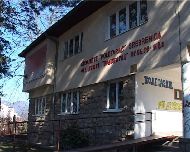 Сребреница: Неће васпитачицу под хиџабом